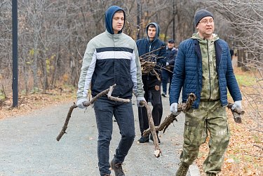 Навели порядок в парке «Березка»